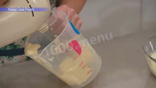 Шаг 20 приготовления Бисквитный торт с ягодой и заварным кремом