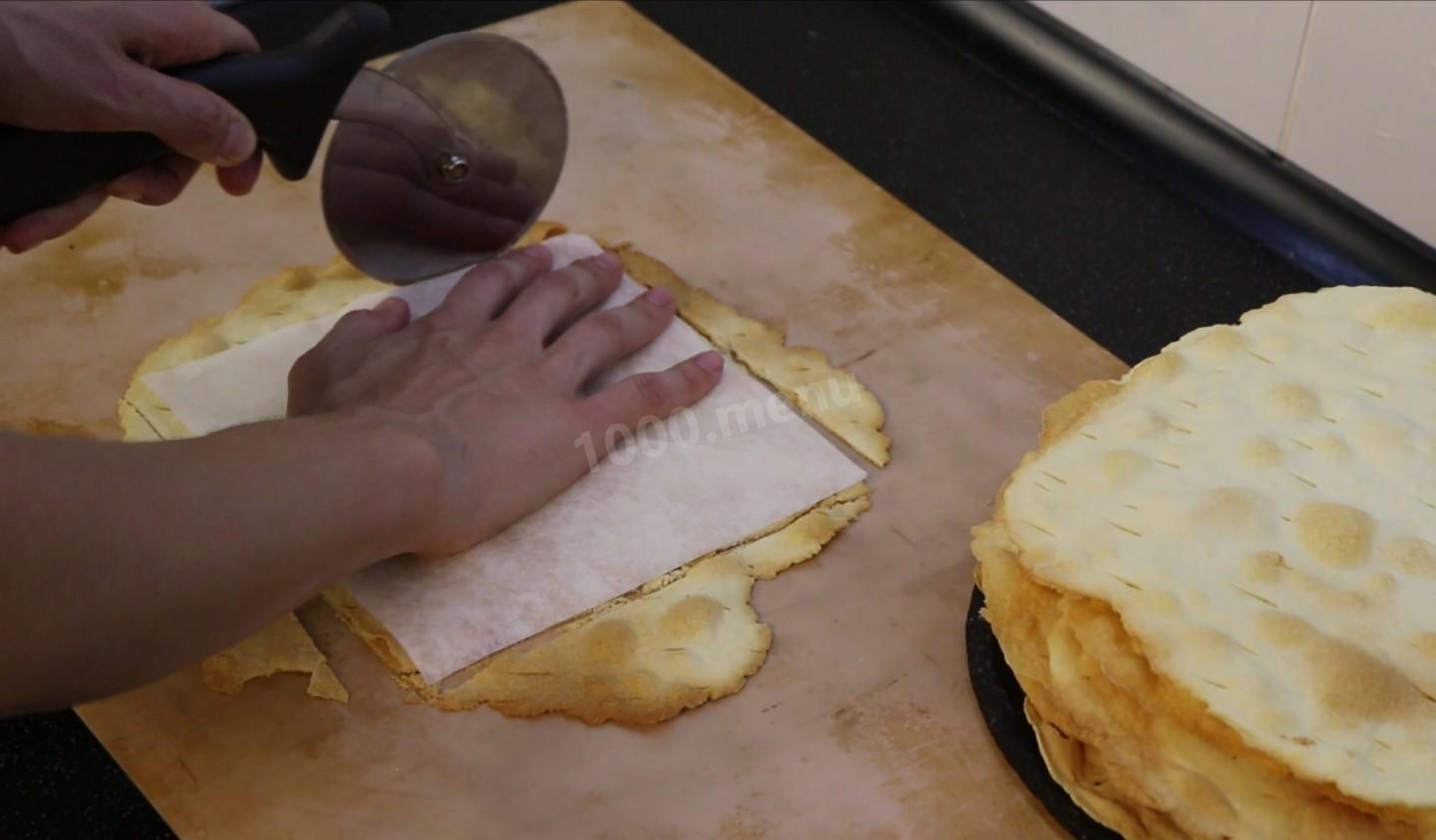 Шаг 20 приготовления Торт Наполеон со сливочным кремом и ванильным вкусом
