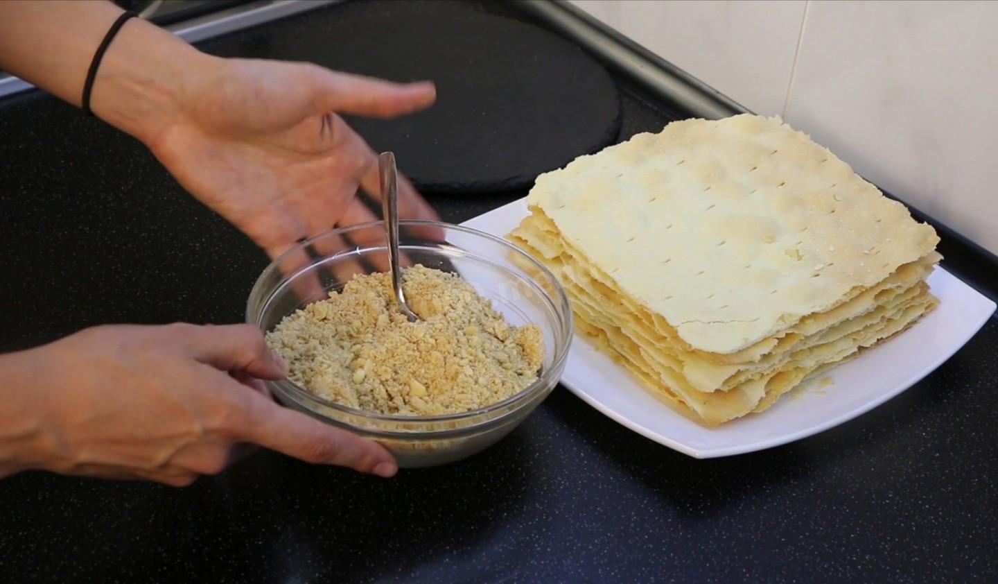 Шаг 22 приготовления Торт Наполеон со сливочным кремом и ванильным вкусом