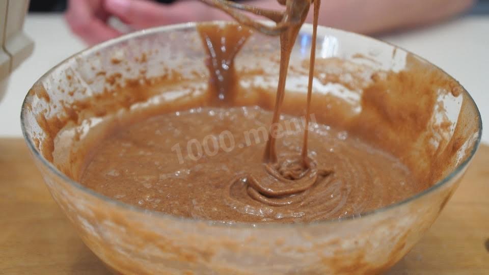 Шаг 3 приготовления Ванильный бисквитный торт на сковороде с какао порошком