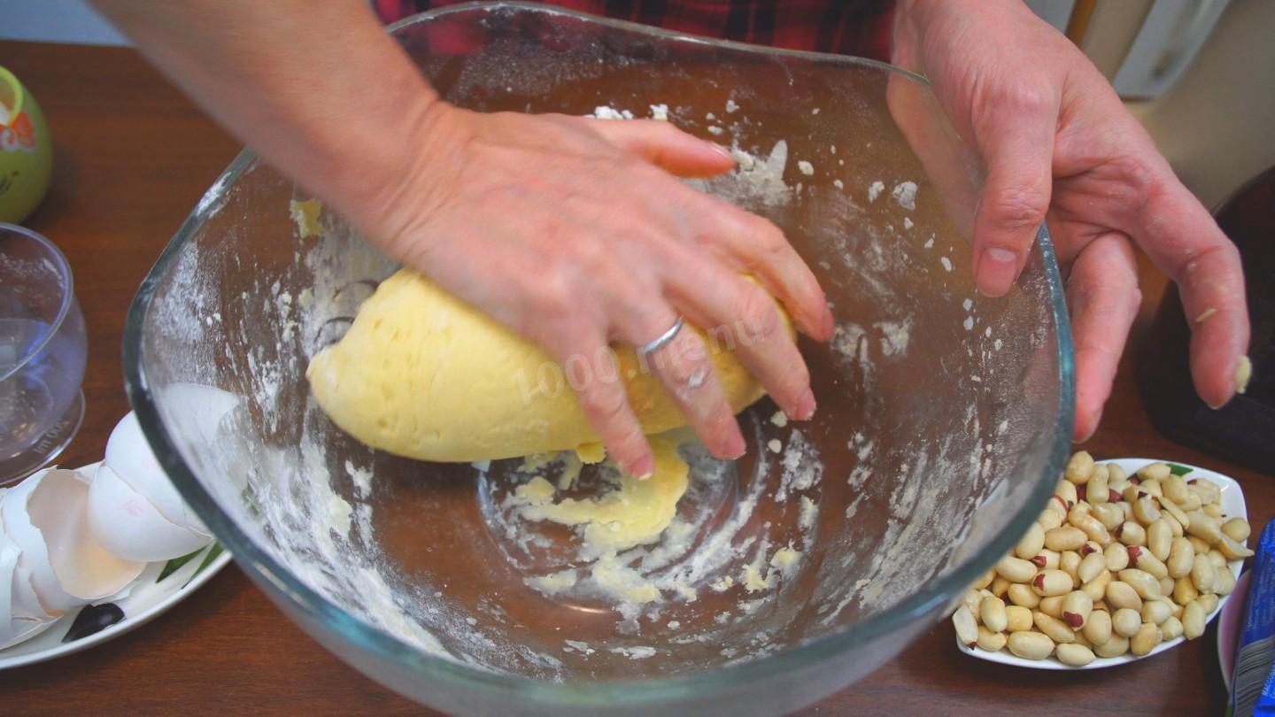 Шаг 11 приготовления Песочный торт с арахисом и грецкими орехами