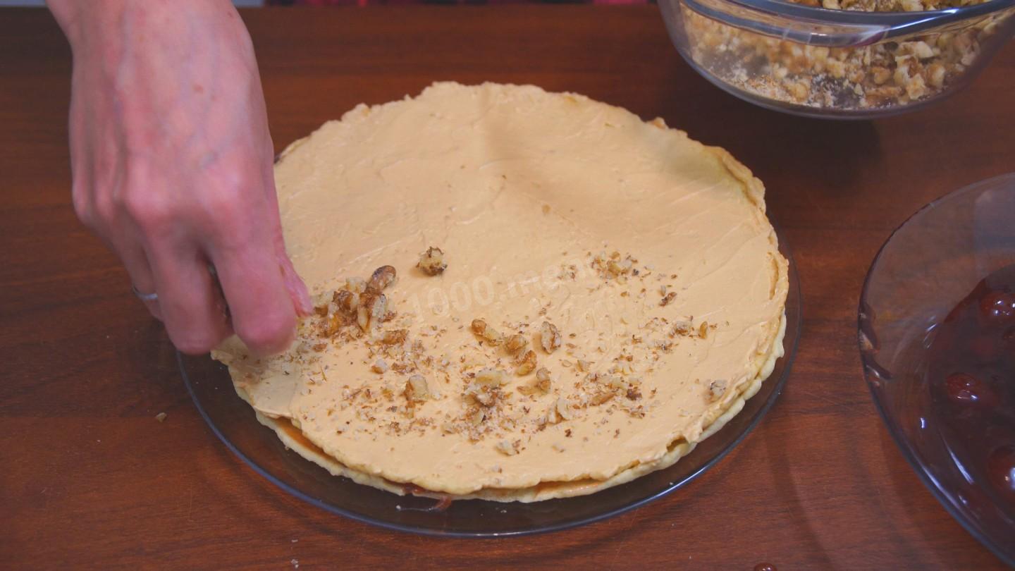 Шаг 22 приготовления Песочный торт с арахисом и грецкими орехами