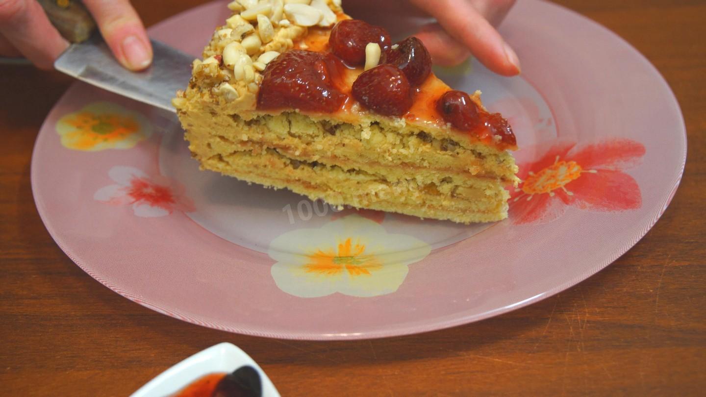 Шаг 28 приготовления Песочный торт с арахисом и грецкими орехами