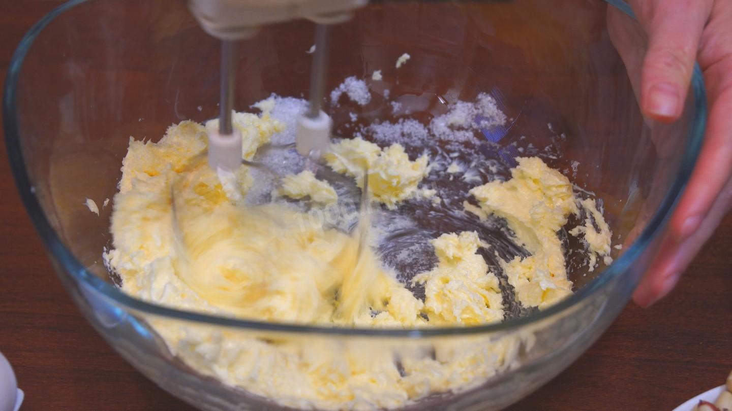 Шаг 3 приготовления Песочный торт с арахисом и грецкими орехами