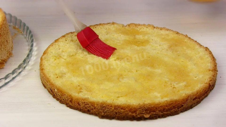 Шаг 24 приготовления Бисквитный торт Одуванчик со сливочным кремом