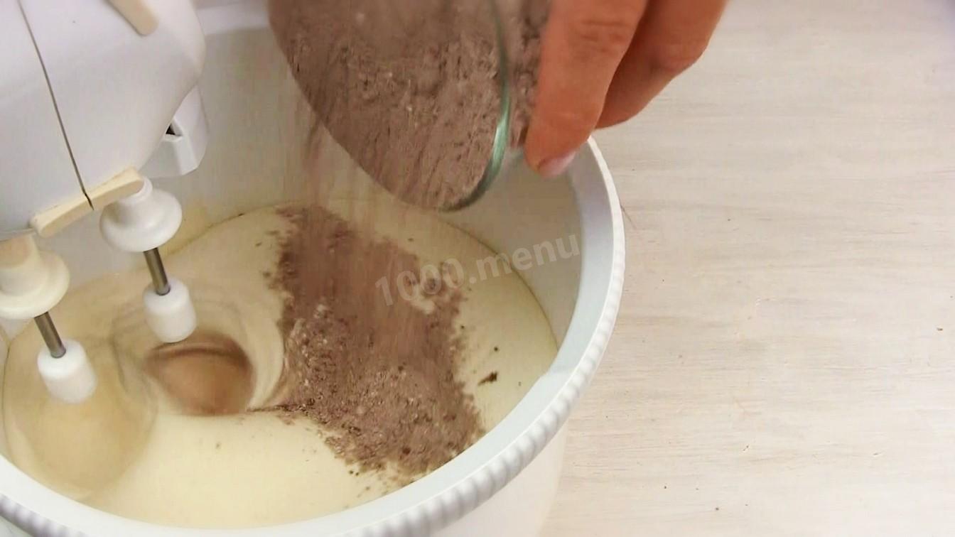Шаг 3 приготовления Торт Медовик шоколадный без раскатывания коржей