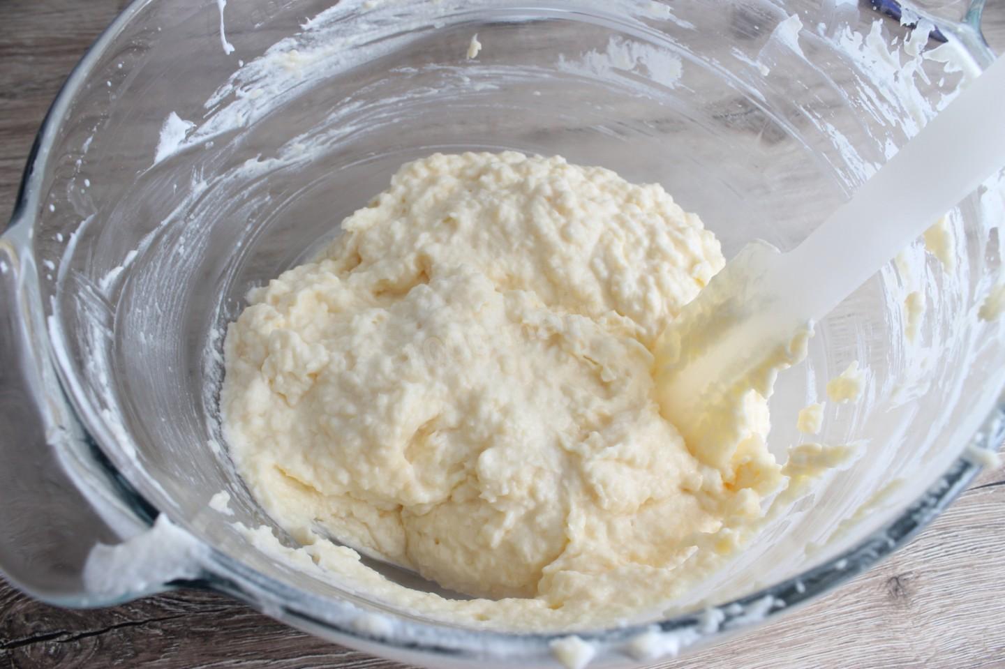 Шаг 14 приготовления Торт с клубникой с желатином и кокосовой стружкой