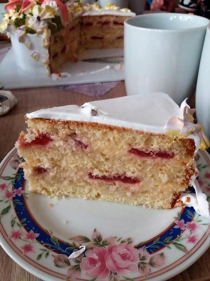 Шаг 21 приготовления Торт с клубникой с желатином и кокосовой стружкой