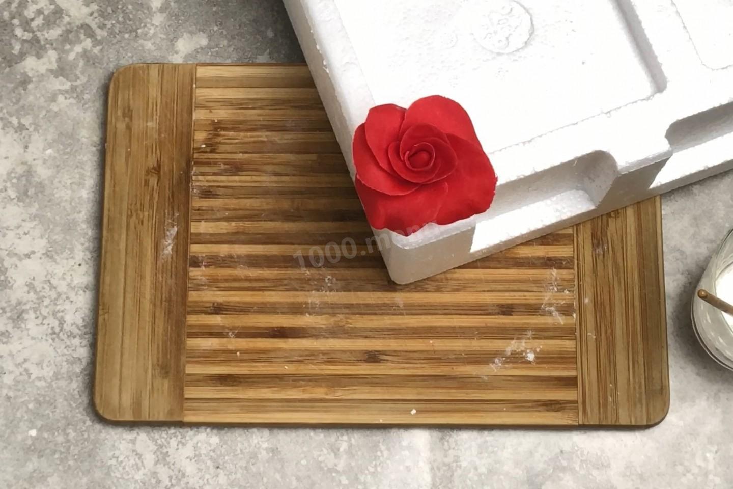 Шаг 11 приготовления Розы из мастики