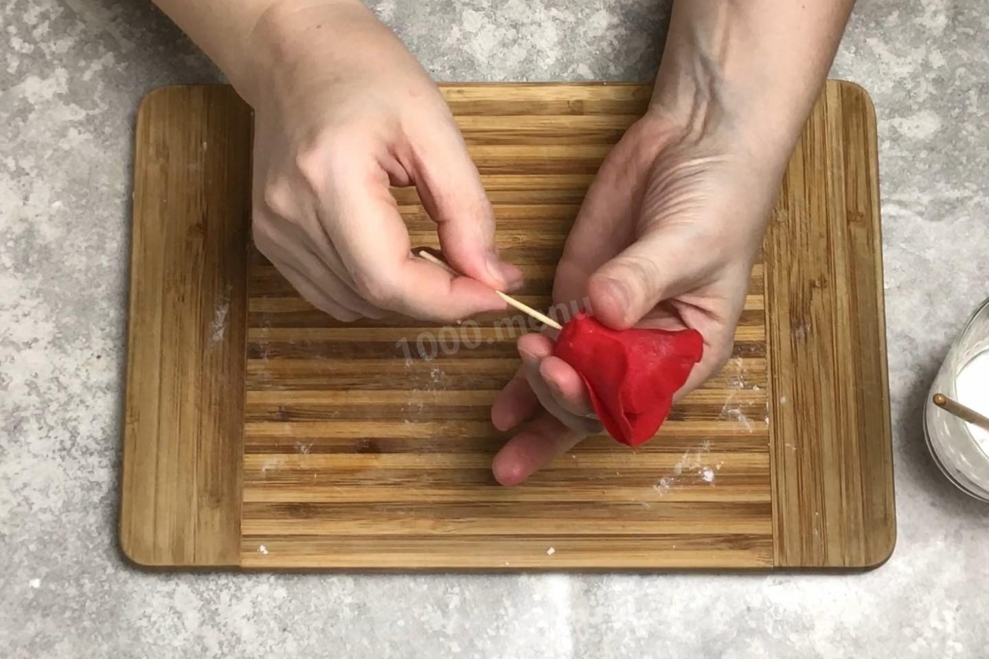 Шаг 9 приготовления Розы из мастики