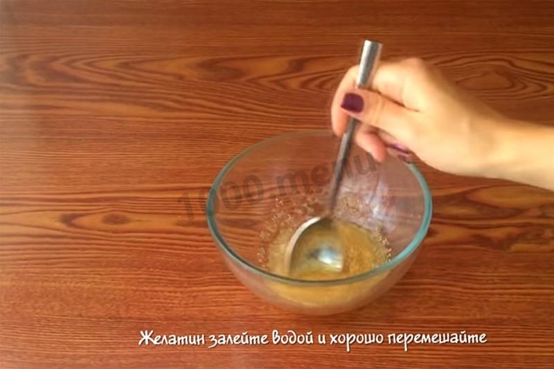 Шаг 3 приготовления Мастика из желатина и сахарной пудры