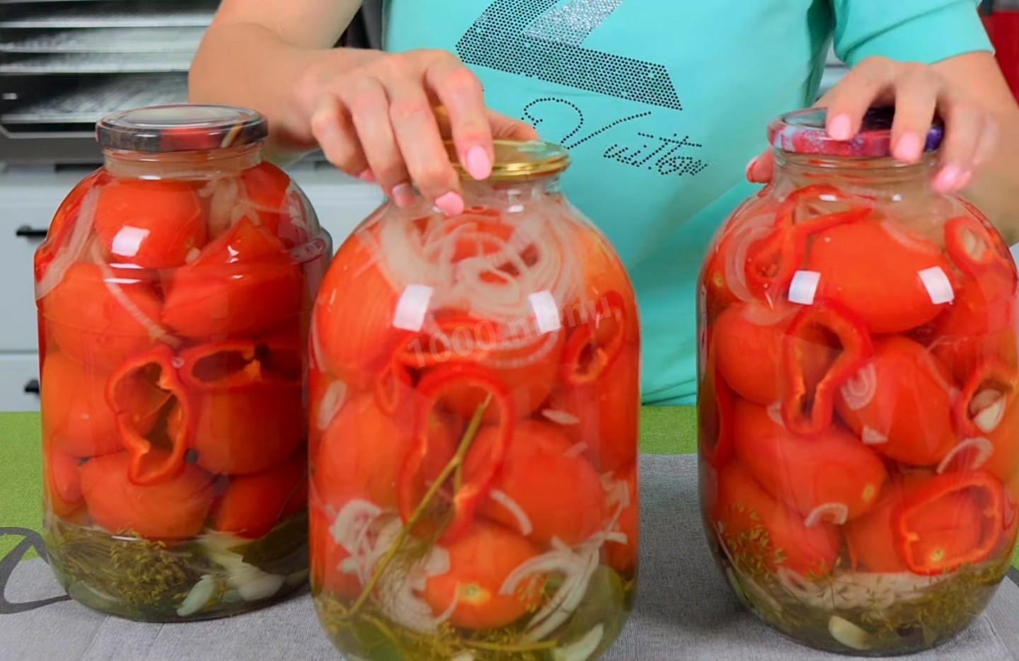 Шаг 10 приготовления Маринованные помидоры на зиму с луком и болгарским перцем