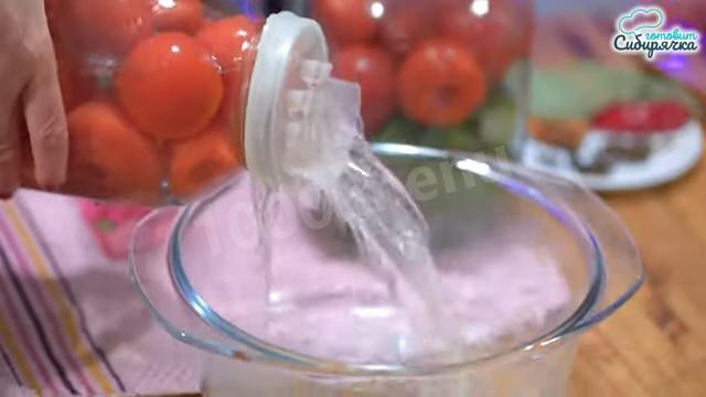 Шаг 13 приготовления Маринованные помидоры огурцы пальчики оближешь без уксуса
