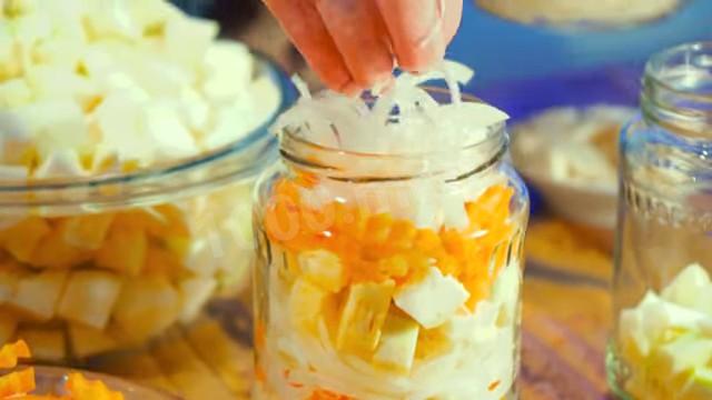 Шаг 11 приготовления Маринованные хрустящие кабачки с морковью на зиму