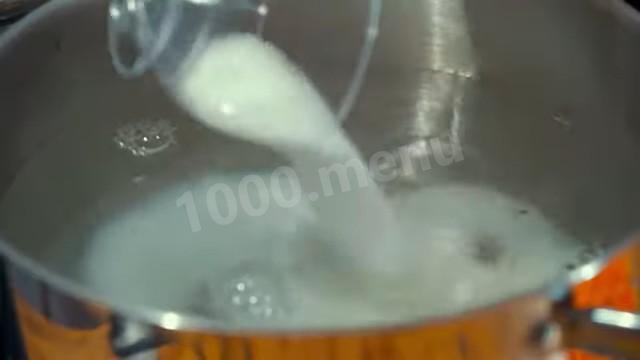 Шаг 6 приготовления Маринованные хрустящие кабачки с морковью на зиму