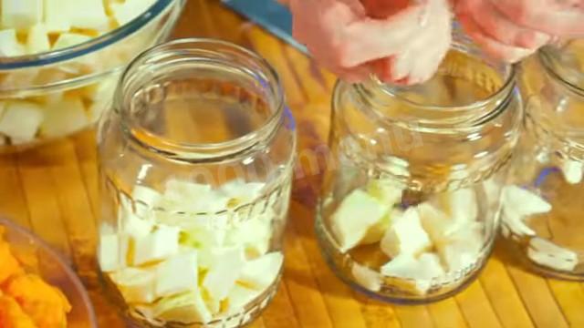 Шаг 8 приготовления Маринованные хрустящие кабачки с морковью на зиму