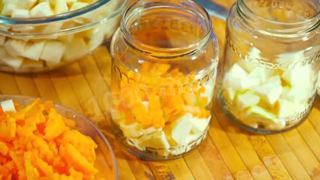 Шаг 9 приготовления Маринованные хрустящие кабачки с морковью на зиму