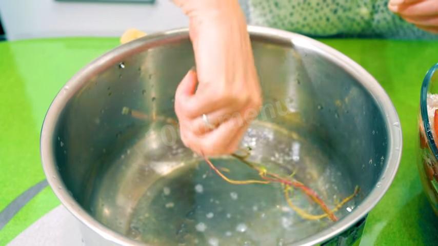 Шаг 3 приготовления Варенье из желтой сливы с веточкой черемух и лимоном