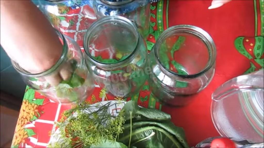 Шаг 2 приготовления Консервированные кабачки с кетчупом чили