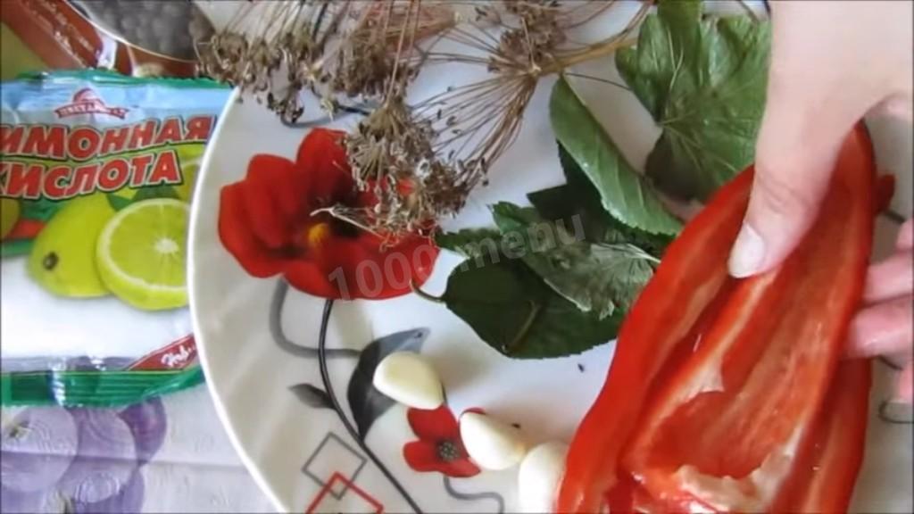 Шаг 2 приготовления Огурцы с травами и лимонной кислотой на зиму
