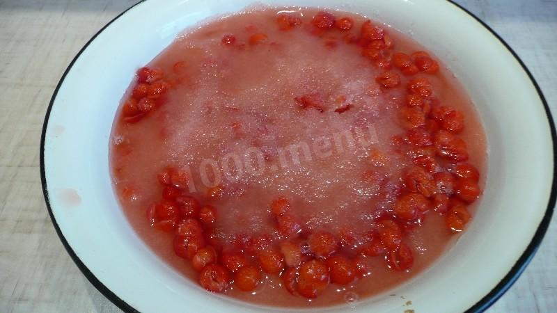 Шаг 5 приготовления Варенье из войлочной вишни