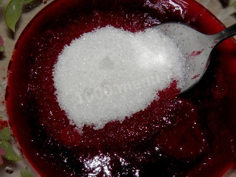 Шаг 7 приготовления Клюква протертая с сахаром