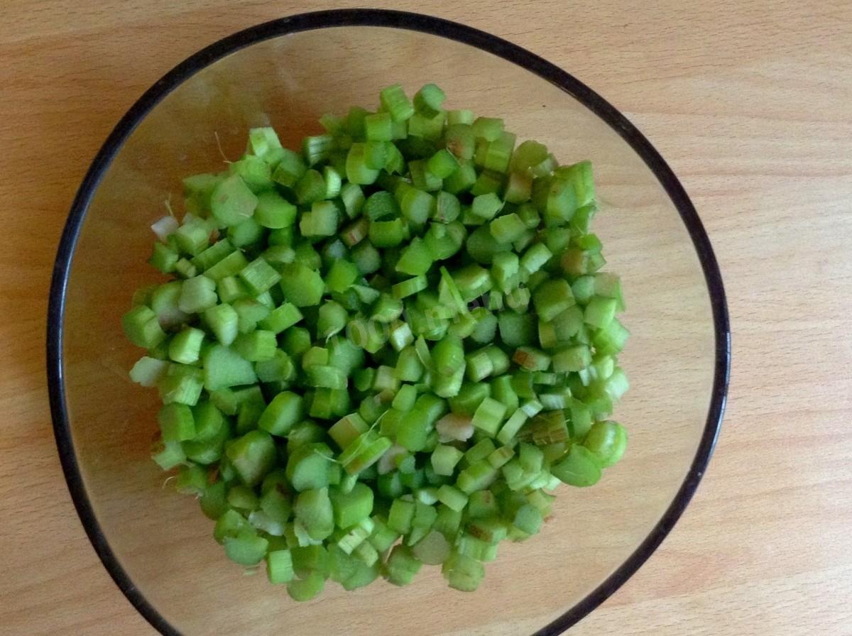 Шаг 1 приготовления Варенье из ревеня с апельсином на зиму