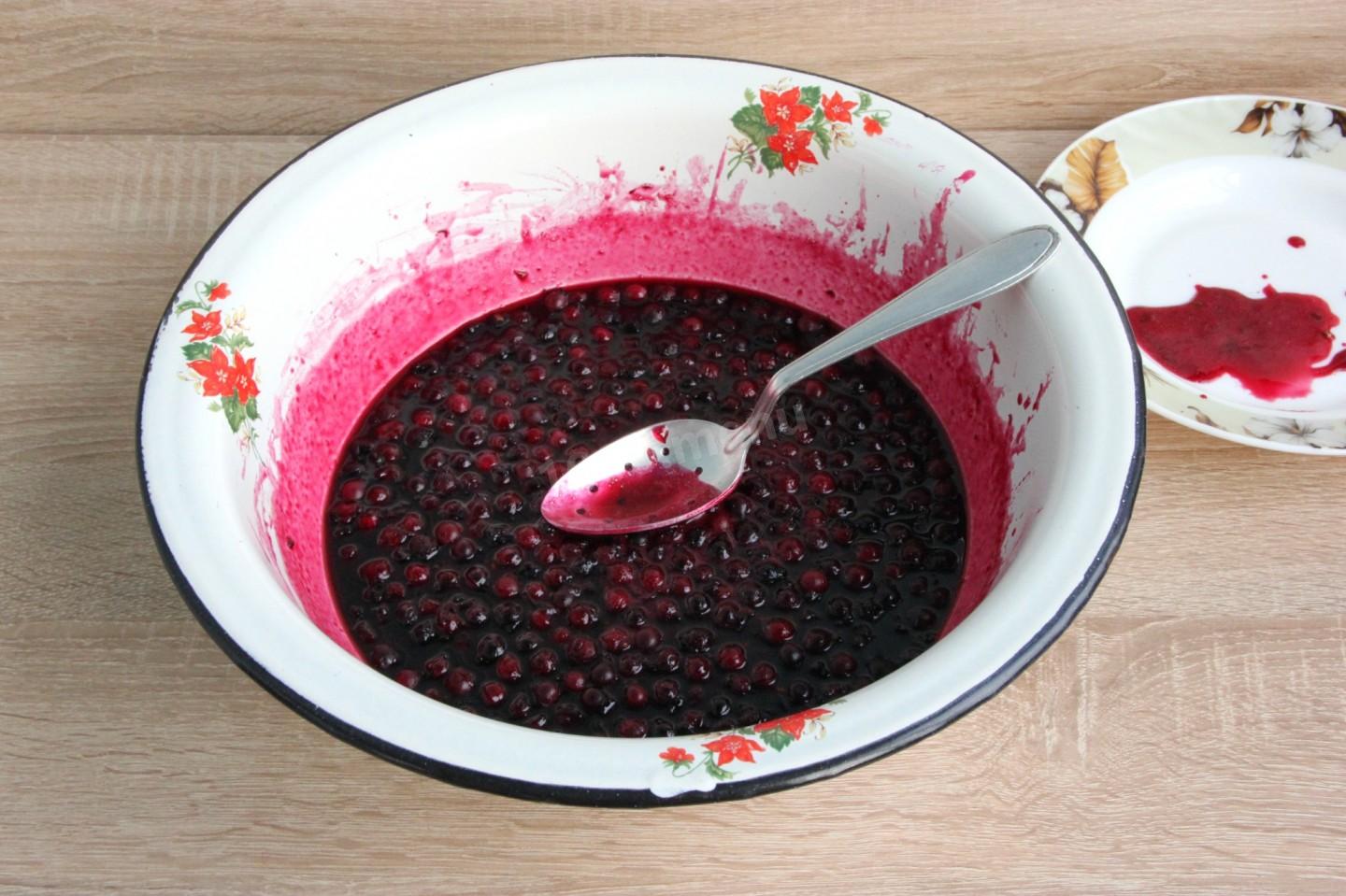 Шаг 8 приготовления Варенье из ирги на зиму пятиминутка