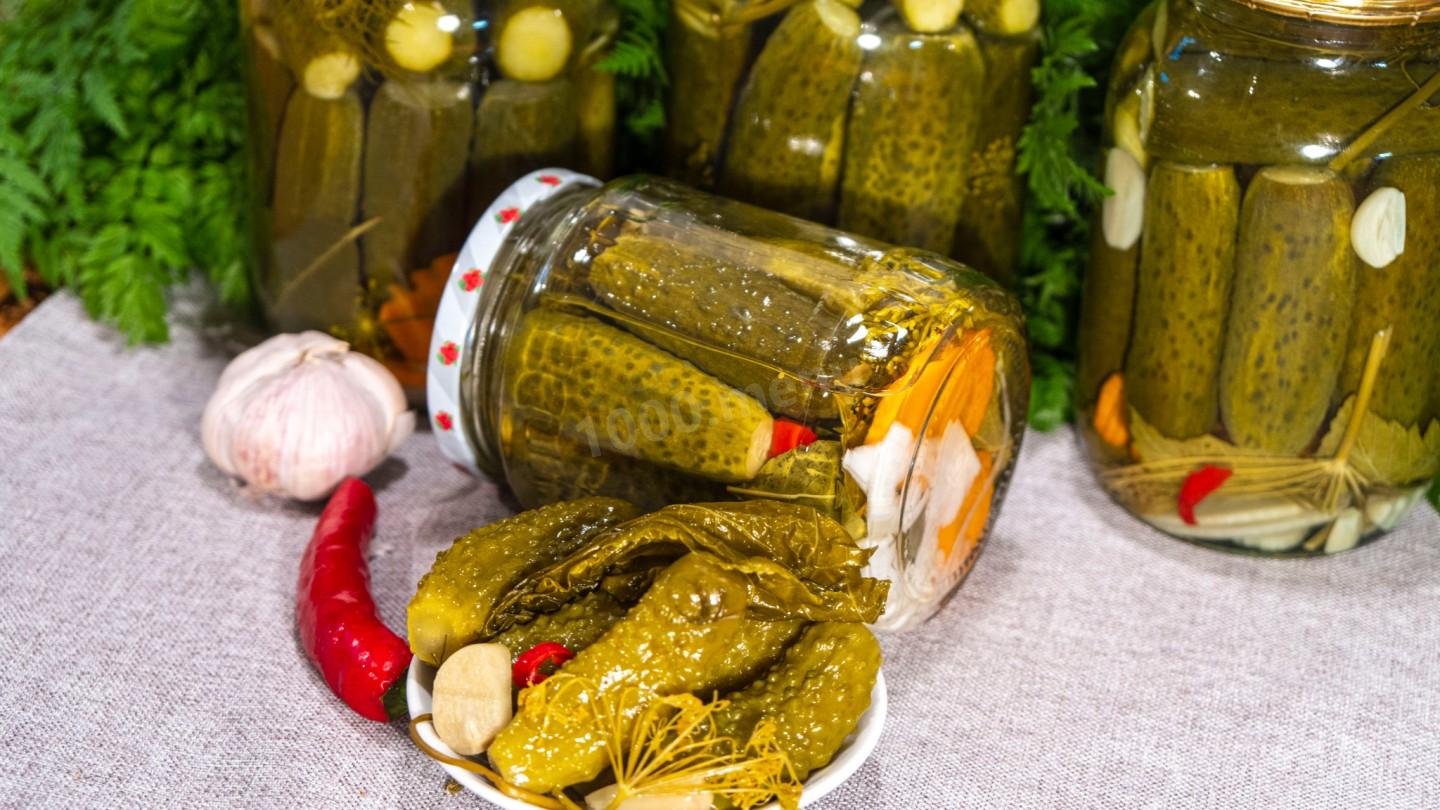 Обложка рецепта Маринованные огурцы с уксусной эссенцией на зиму