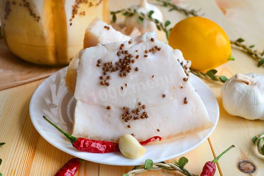 Обложка рецепта Сало пряное в маринаде с кориандром, чесноком и кинзой