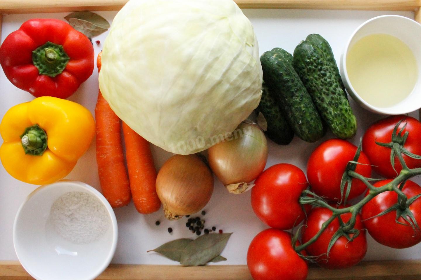 Шаг 1 приготовления Салат Кубанский на зиму с капустой