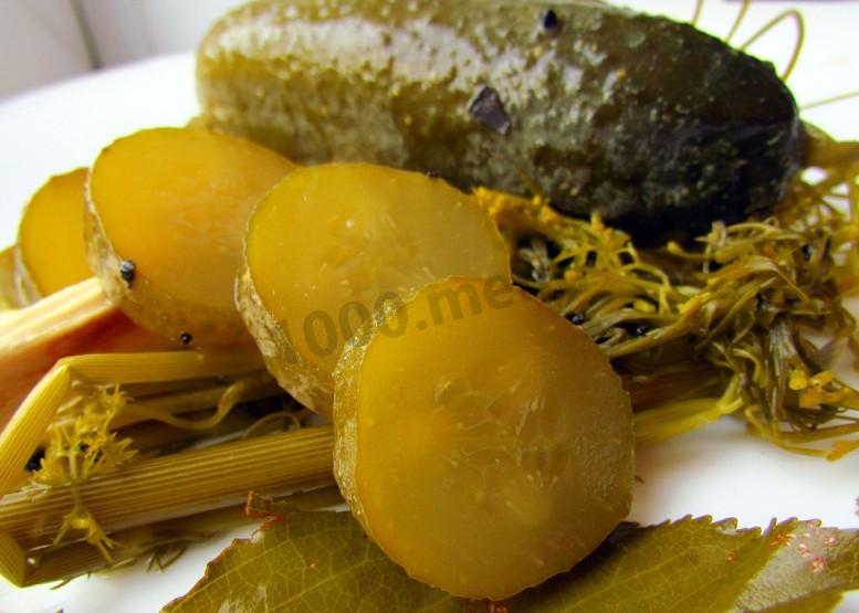 Обложка рецепта Огурцы квашеные с чесноком и укропом в банках на зиму