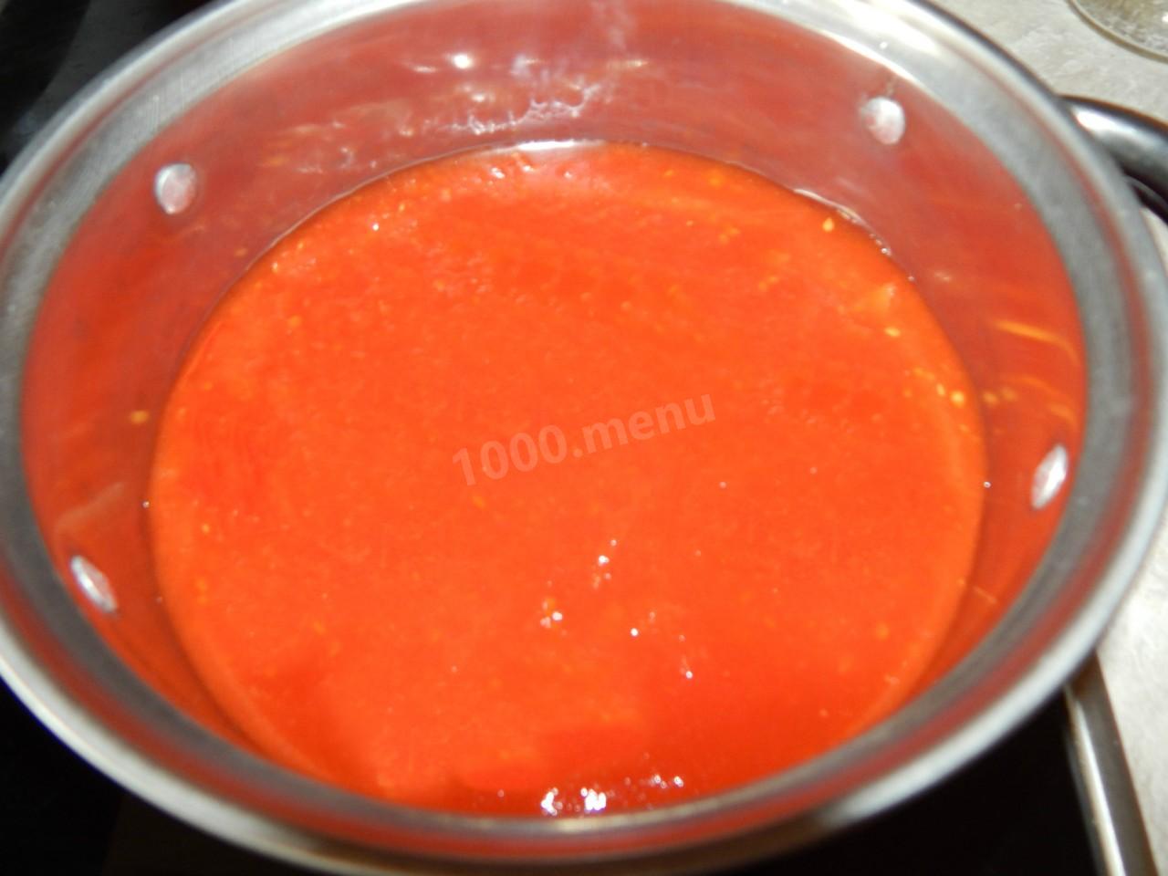 Шаг 5 приготовления Томатный сок через мясорубку на зиму