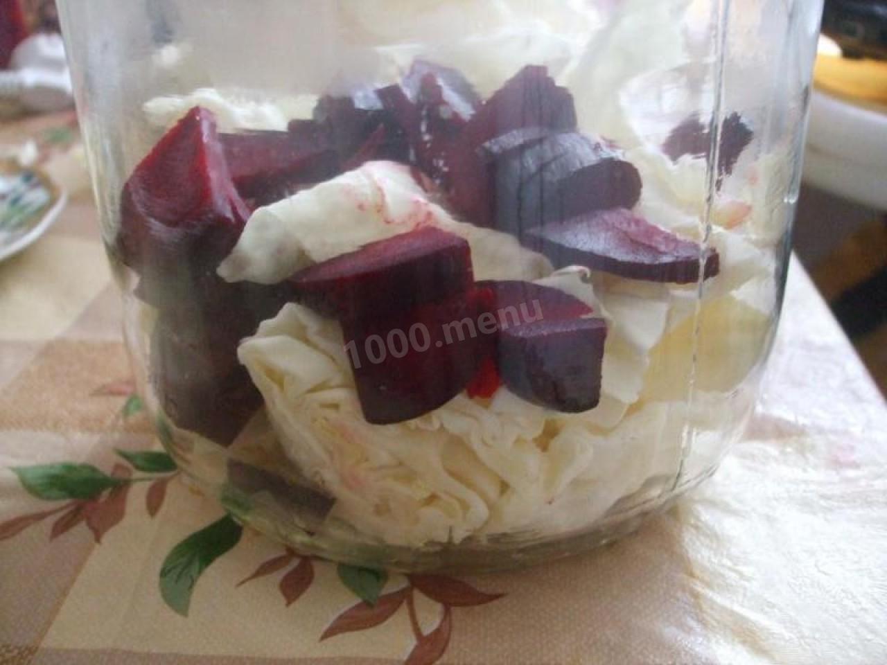 Шаг 7 приготовления Зимняя капуста с чесноком и свеклой