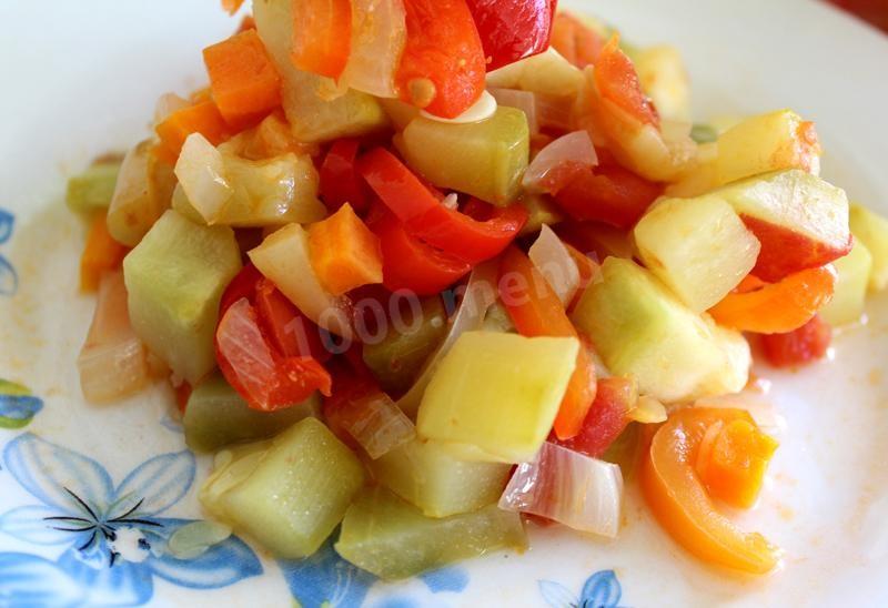 Шаг 8 приготовления Овощной салат на зиму из кабачка с помидорами и луком