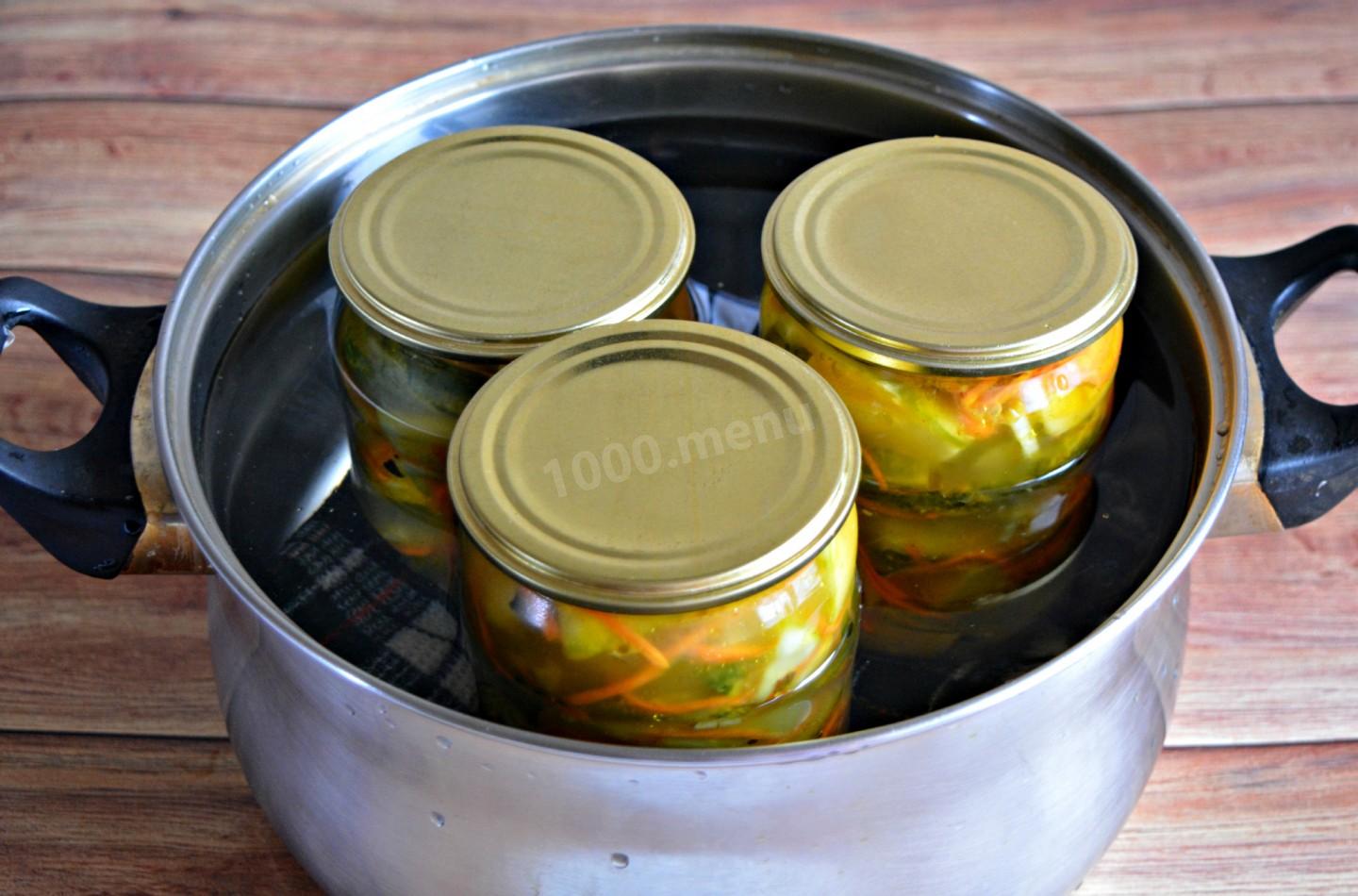 Шаг 10 приготовления Салат из кабачков с огурцами на зиму