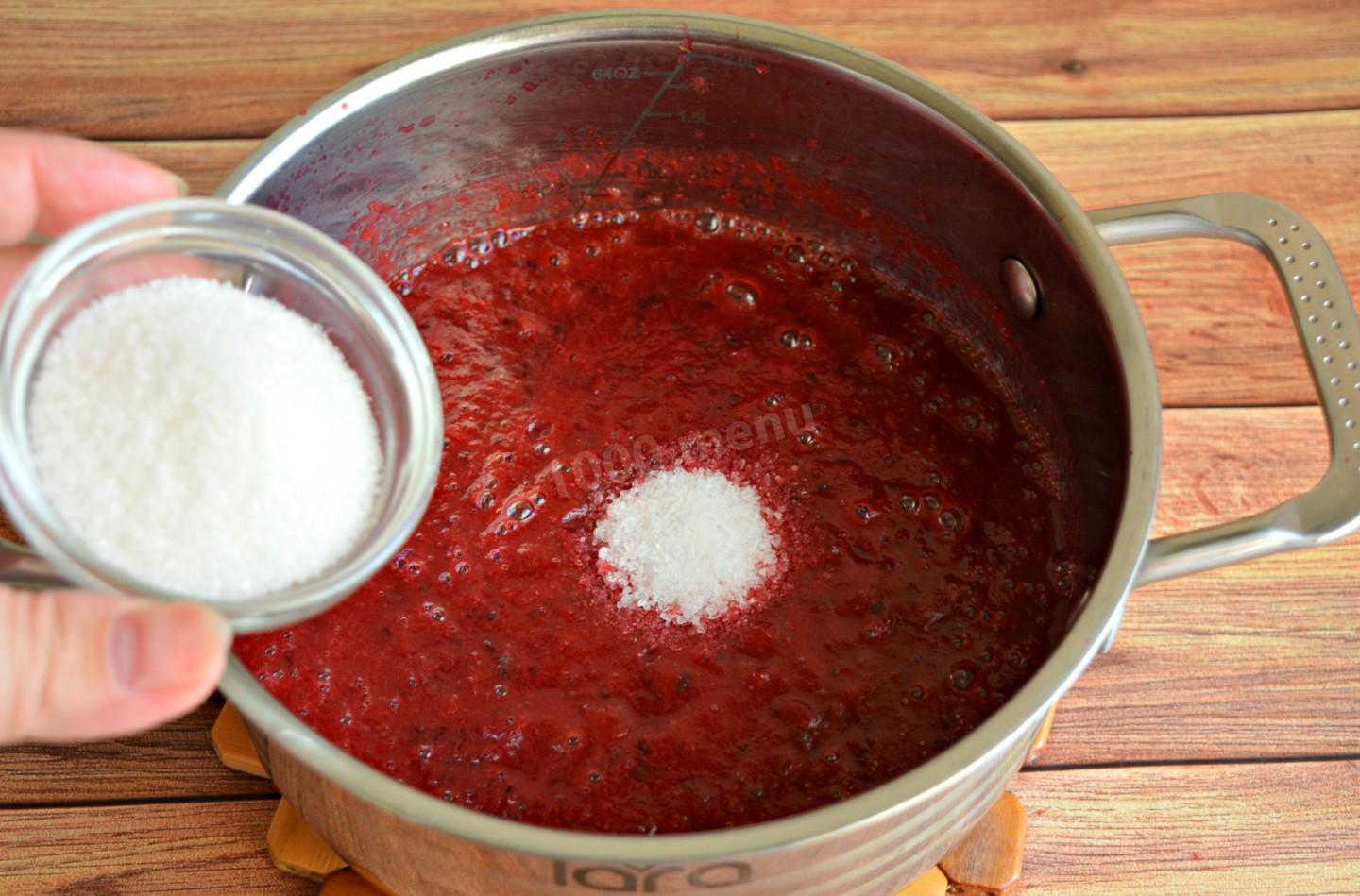 Шаг 7 приготовления Соус из крыжовника к мясу на зиму домашний