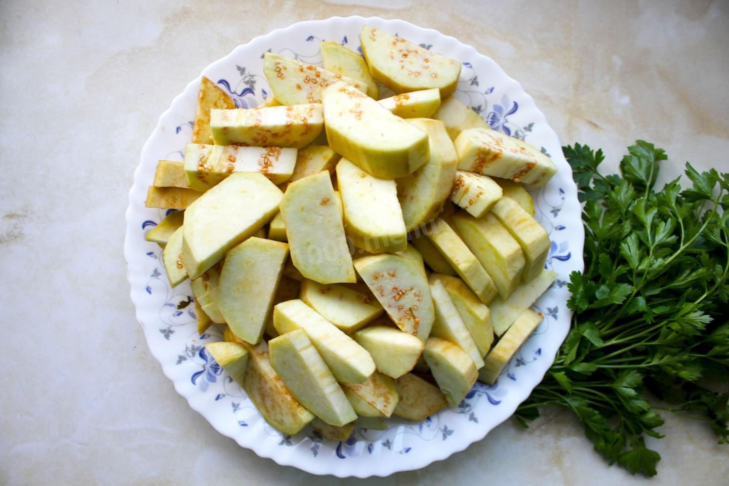 Шаг 3 приготовления Маринованные баклажаны с чесноком и зеленью на зиму