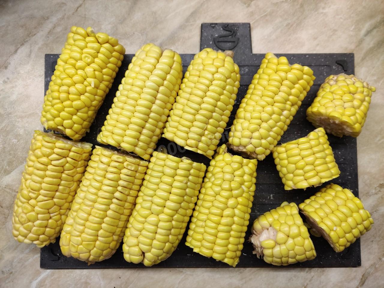 Шаг 2 приготовления Кукуруза на зиму в початках консервированная
