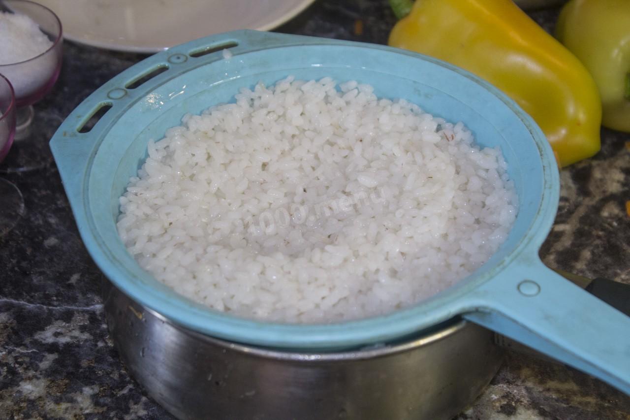 Шаг 3 приготовления Салат на зиму с рисом и овощами