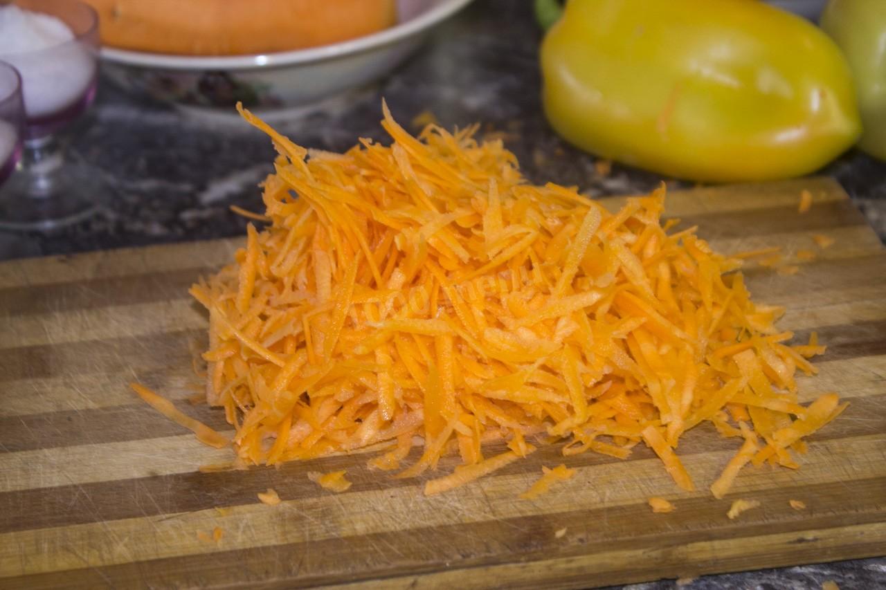 Шаг 4 приготовления Салат на зиму с рисом и овощами
