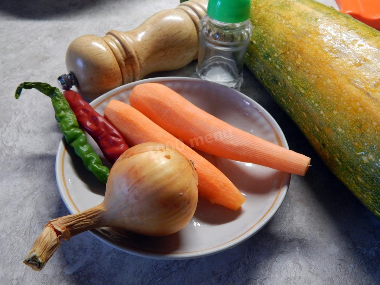 Шаг 1 приготовления Морковь по корейски с кабачками на зиму