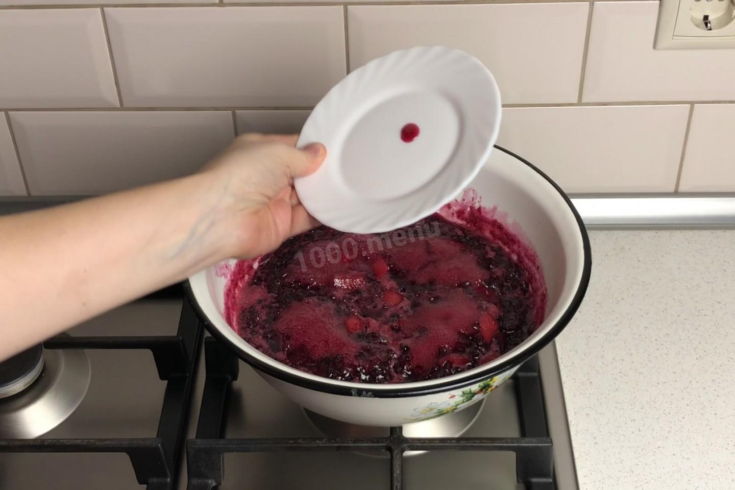 Шаг 9 приготовления Варенье из брусники с яблоками на зиму