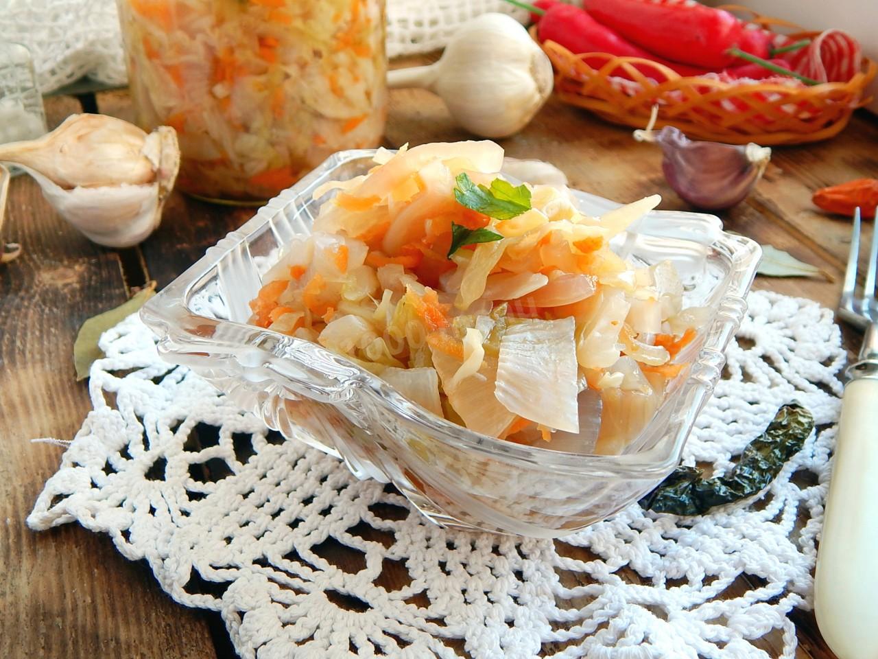 Шаг 7 приготовления Капуста с яблоками на зиму квашеная
