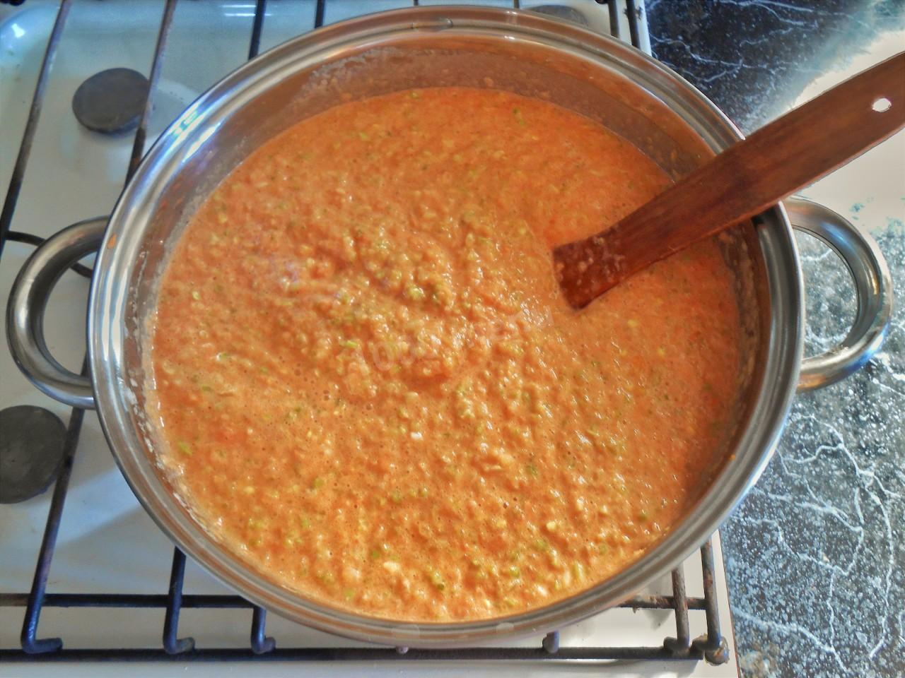 Шаг 7 приготовления Кабачковая икра с майонезом через мясорубку