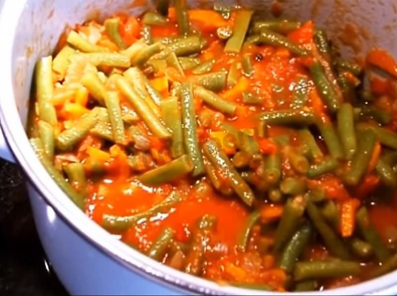 Шаг 9 приготовления Салат из спаржевой фасоли на зиму