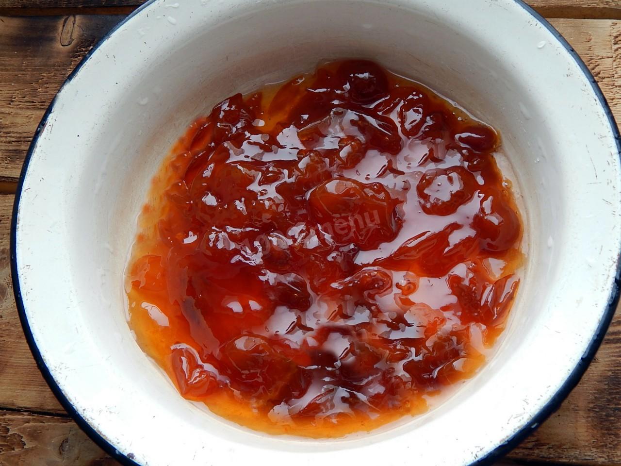 Шаг 5 приготовления Варенье из алычи с косточками на зиму