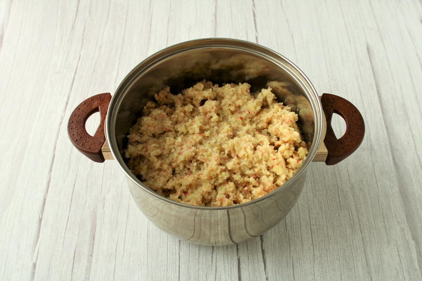 Шаг 4 приготовления Повидло из яблок на зиму через мясорубку
