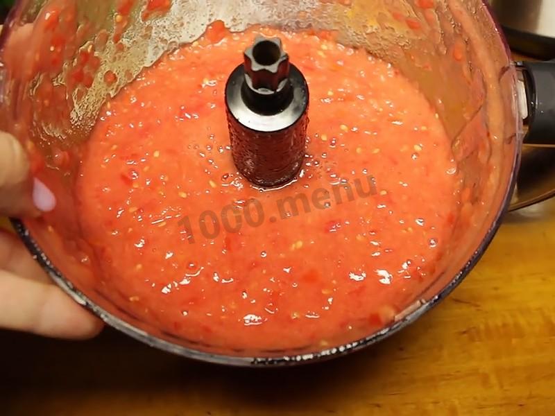 Шаг 2 приготовления Лечо в мультиварке на зиму из помидор и моркови